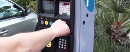 Strisce blu, parcheggio gratis se il parchimetro non ha il bancomat